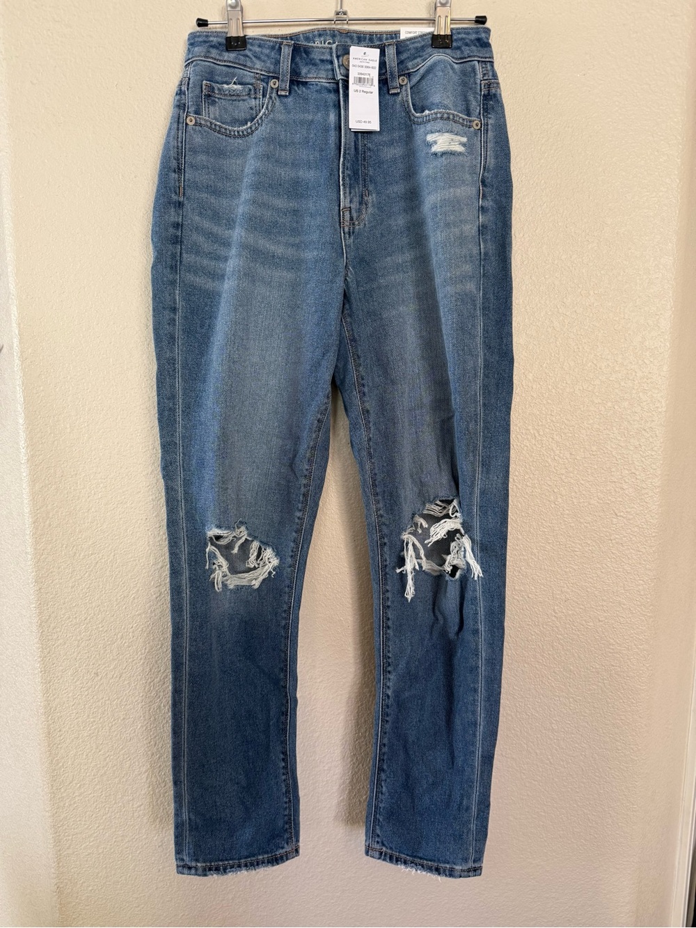 NWT American Eagle Outfitters Distressed Mom Jeans w/Comfort Stretch Waistband